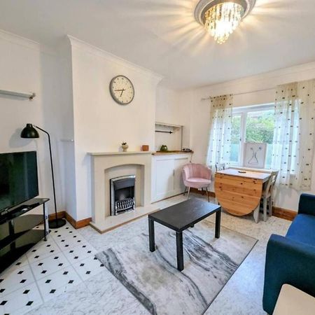 2 Bedroom Home With Driveway Close To Quayside Gateshead Eksteriør billede
