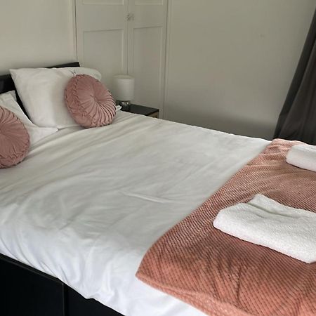2 Bedroom Home With Driveway Close To Quayside Gateshead Eksteriør billede