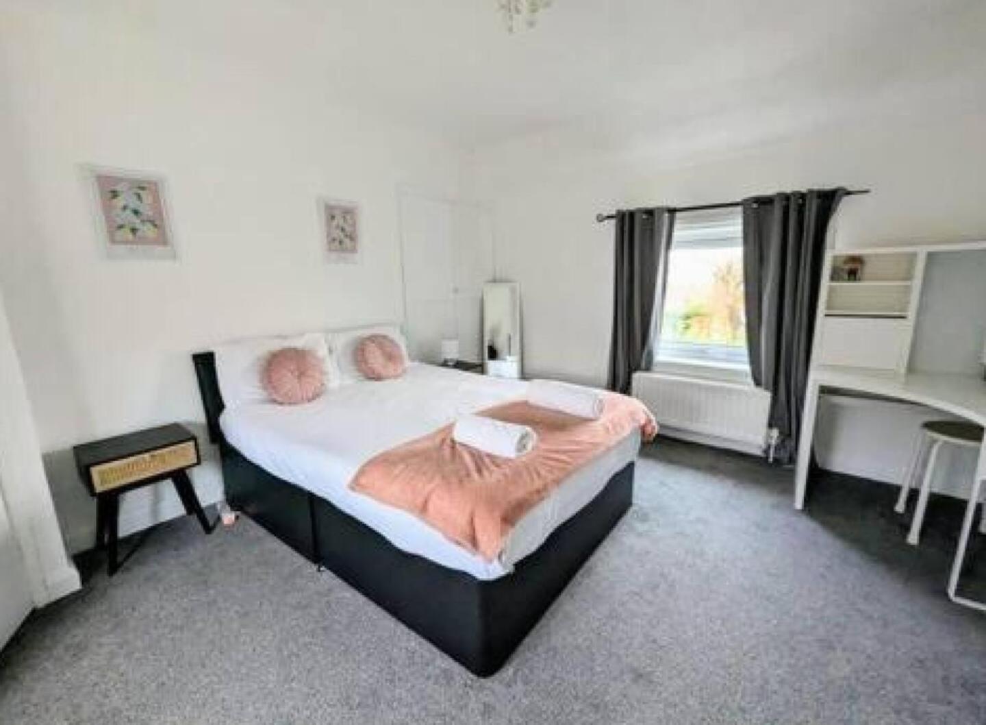 2 Bedroom Home With Driveway Close To Quayside Gateshead Eksteriør billede